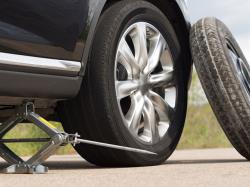 اقدامات لازم بعد از پنچر شدن لاستیک خودرو